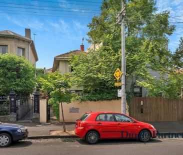 Charming Fully Furnished 1-Bedroom Apartment Moments from Fitzroy G... - Photo 2