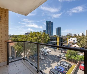 Riverside Residence - Partly Furnished - Photo 6