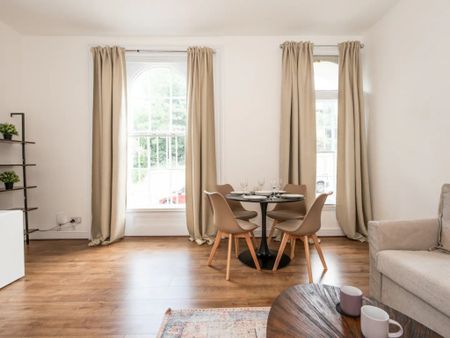 Flat 4, 86 Blackheath Hill, London - Photo 2