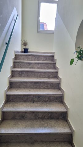 Frischsanierte 2-Raumwohnung mit Dachterrasse und Tiefgaragen-Stellplatz in beliebtem Wohnviertel - Photo 2