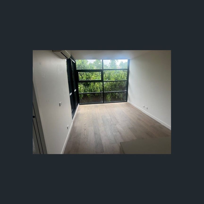 Modern One-Bedroom Living in the Heart of Ivanhoe - Photo 1