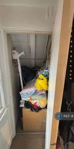 1 bedroom in a flat share to rent - Photo 4