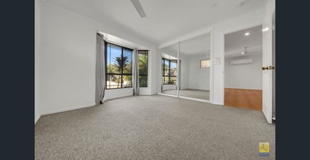 4 BEDROOM HOME WITH SOLAR & GARDEN SHED - Photo 4