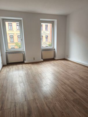 TOP SINGLEWOHNUNG! 2-Zimmer Wohnung mit Balkon, Bad m. Fenster u. Wanne - Photo 1