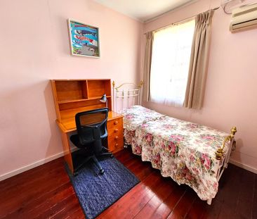 3-bedroom shared house, Windsor Grove - Photo 2