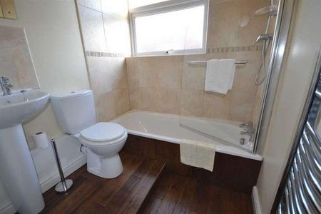Heardman Avenue, Springfield, Wigan, WN6 - Photo 2