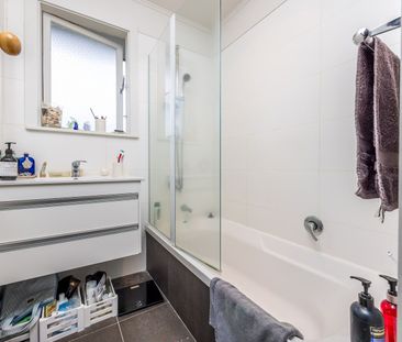 Comfortable Family Living in Sunnynook - Photo 6