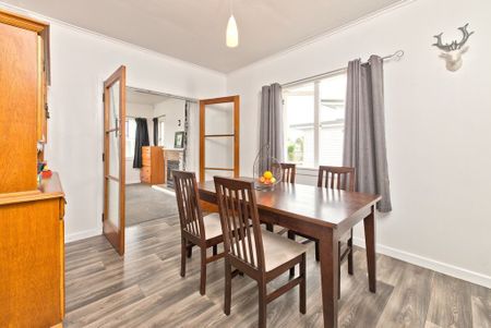 3 Bedroom Home with Covered Garage & Plenty of Parking – Manurewa - Photo 2