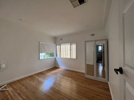 3 Bedroom home in South - Photo 3