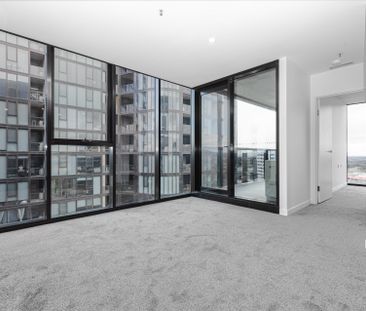 Lake View Luxury Two-Bedroom Apartment in the Heart of Belconnen - Photo 4