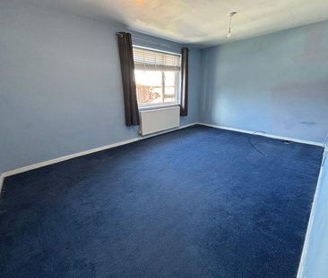 4 bedroom detached house to rent - Photo 2