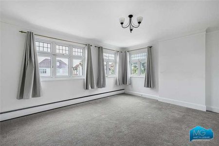 Broad Walk, London, N21 - Photo 2