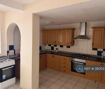 1 bedroom in a house share to rent - Photo 3