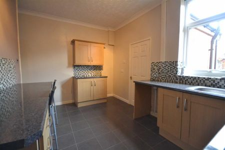 3 bed House - Terraced for Rent - Photo 2