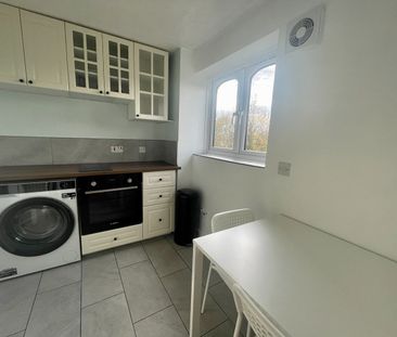 Studio Flat, Telegraph Place, E14 - Photo 3