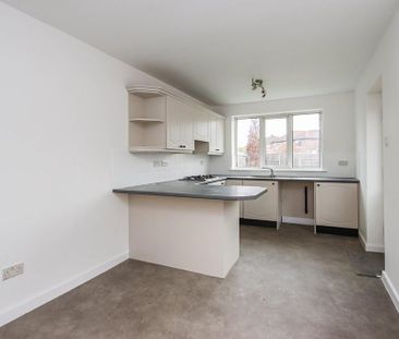 3 bedroom semi-detached house to rent - Photo 6