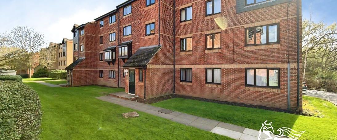 The Glen, Vange, Basildon, SS16 - Photo 1