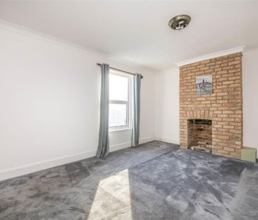 2 bed House - Mid Terrace To Let - Photo 3