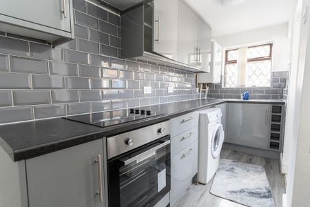 4 bedroom terraced house to rent - Photo 5