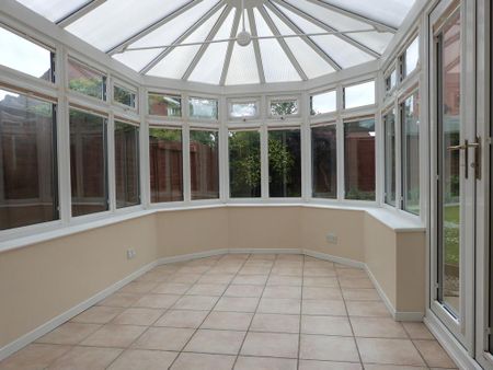 4 bedroom detached house to rent - Photo 2