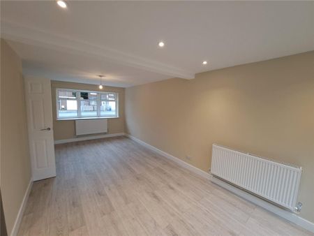 3 bedroom semi-detached house to rent - Photo 2