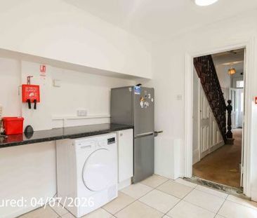 Room 1, 3 Feversham Crescent, Wiggington Road - Photo 4