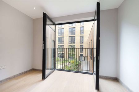 A fantastic studio apartment in the highly sought after Ram Quarter development. - Photo 3