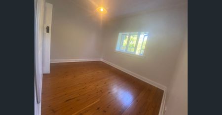 A spacious and beautiful property in a great location - Photo 3