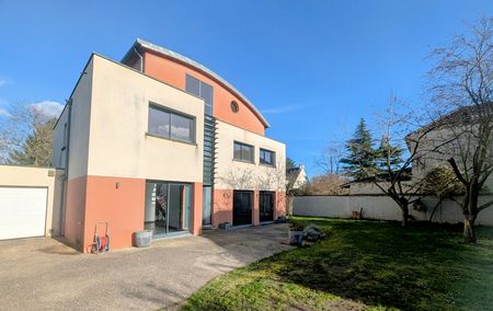 Location Maison 7 pièces 200m² - Photo 2