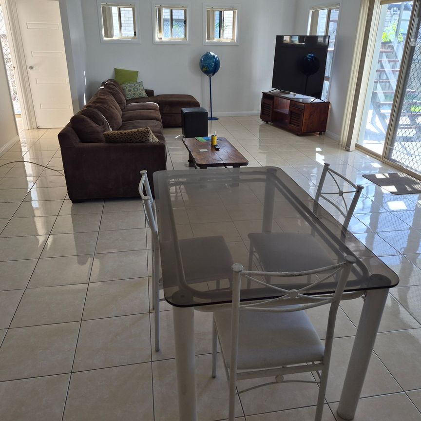 Varsity Lakes - Photo 1