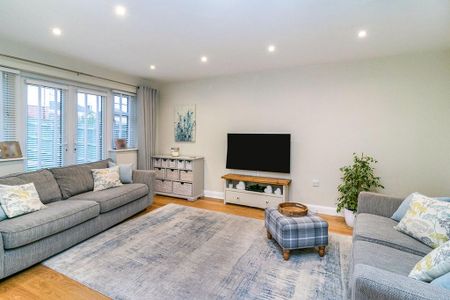 4 bedroom detached house to rent - Photo 3