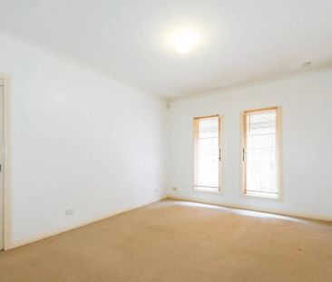 SPACIOUS SINGLE STOREY TOWNHOUSE IN SAFE SECURE NEIGHBOURHOOD! - Photo 6