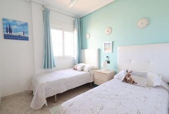 Bungalow con solarium privado en Playa Flamenca. Temporada baja.