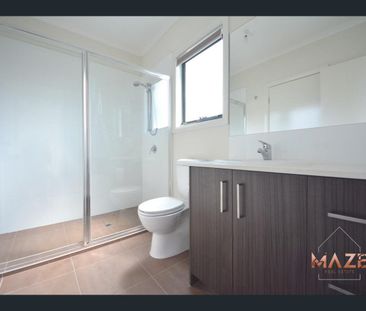 Lifestyle Ease with Shopping & Transport at Your Doorstep! - Photo 6