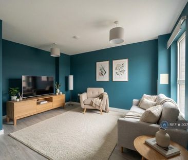 3 bedroom flat to rent - Photo 1