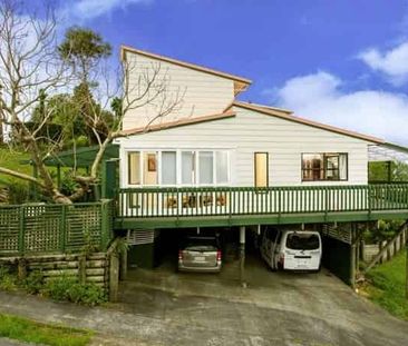 Sunny 3-Bed 2-Bath w Large Deck and Stunning Views - Photo 1