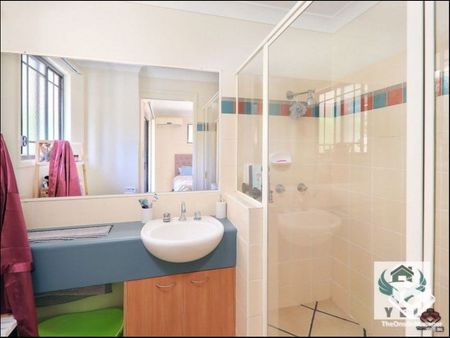 Townhouse for Rent â 25 Hogan Pl, Seventeen Mile Rocks QLD - Photo 2