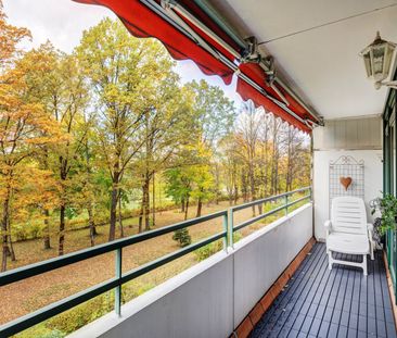 Charming 3-room apartment in Bogenhausen - Photo 1