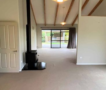 Lovely three-bedroom on Maple Cres - Photo 5