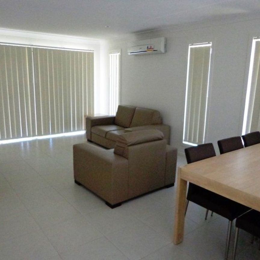 STUNNING 3-BEDROOM FULLY FURNISHED HOME – MOVE-IN READY! - Photo 1