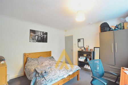 8 bedroom detached house to rent - Photo 4