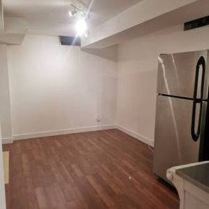 MODERN*CLEAN* SAFE*PRIVATE -1 BEDROOM BASEMENT (TTC, NORTH YORK) - Photo 2