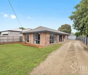 Family-Friendly 3-Bedroom Home with Ample Parking - Photo 6