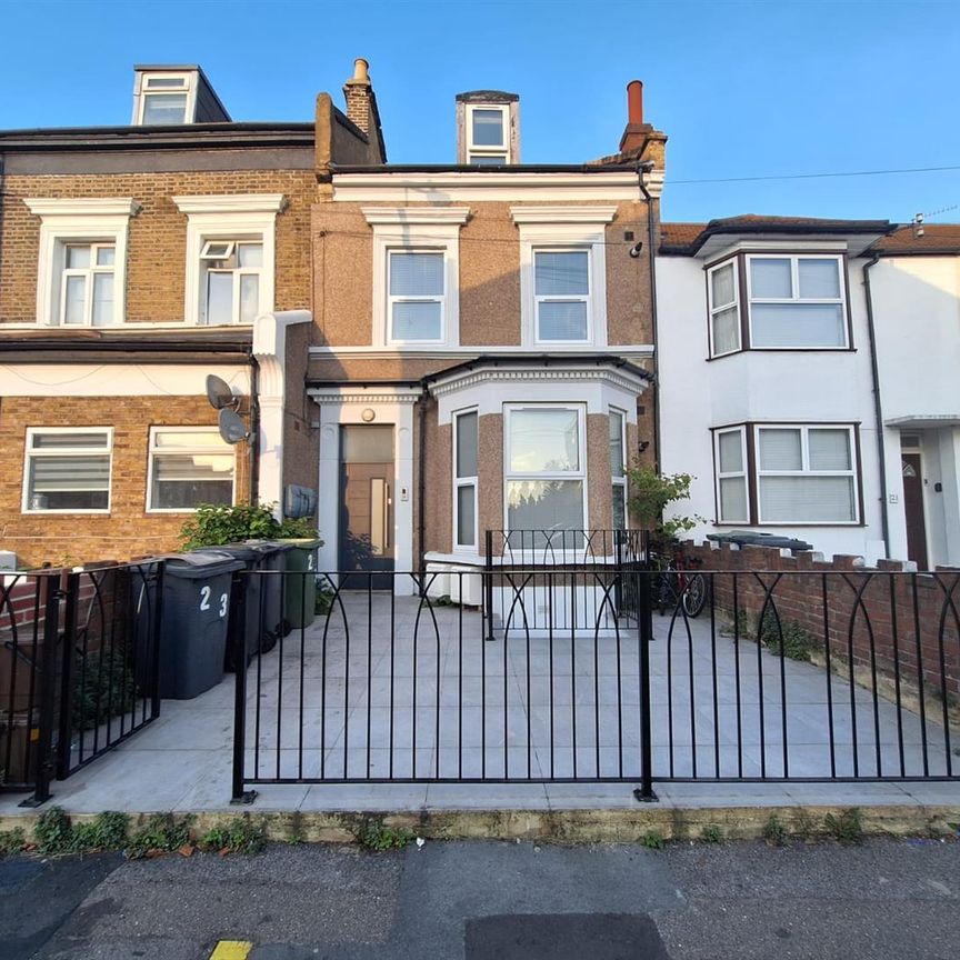 Langthorne, Leytonstone E11, London - Photo 1