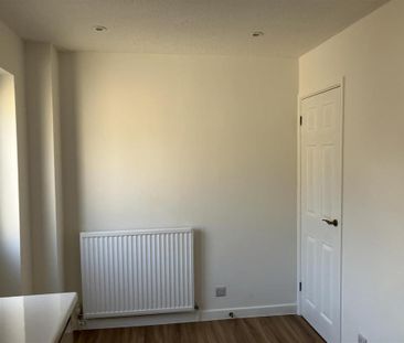 2 bedroom semi-detached house to rent - Photo 6