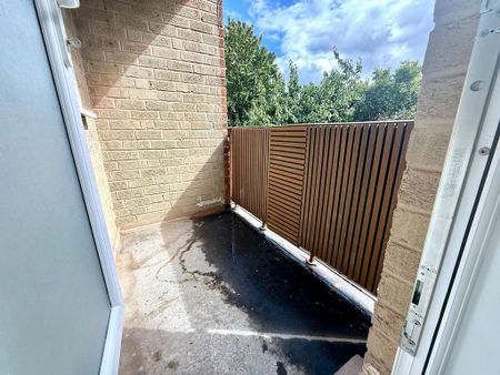 3 bedroom flat to rent - Photo 5