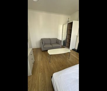 Room in a Shared House, Melrose Avenue, NW2 - Photo 1