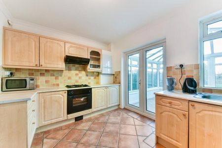 4 Bed Terraced House, Carrington Road, TW10 - Photo 5