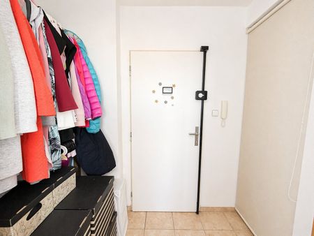 Pronájem bytu 1+kk 28 m² - Fotografie 2