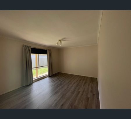 4 Sturtvale Court, West Albury, NSW 2640 - Photo 3